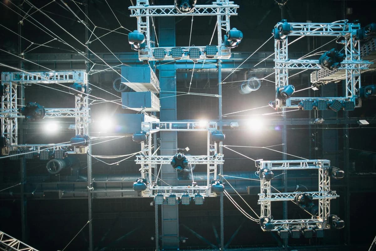 Trasera de una pantalla LED: estructura, alimentación y cableado